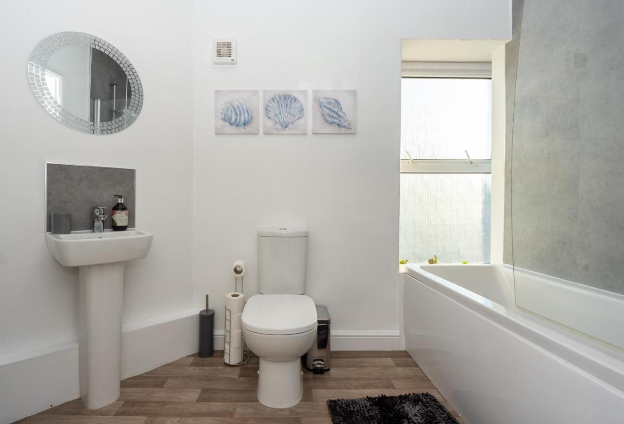 Sea Views Modern Two Bedroom Apartment Лоустофт Экстерьер фото